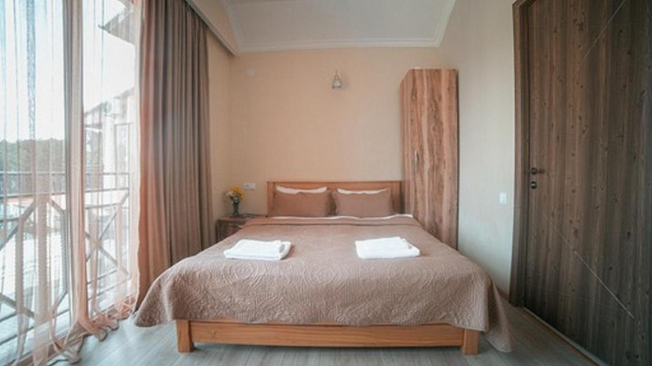 Hotel Surami Eksteriør bilde