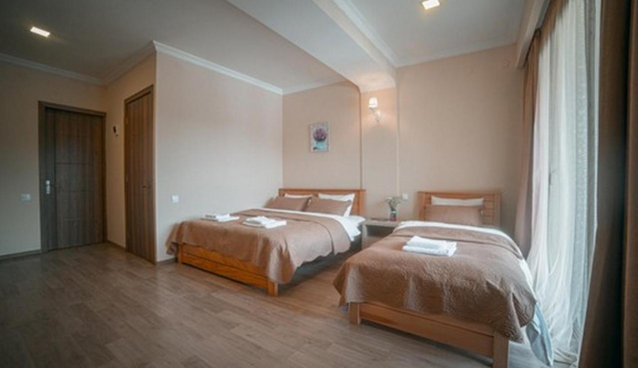 Hotel Surami Eksteriør bilde