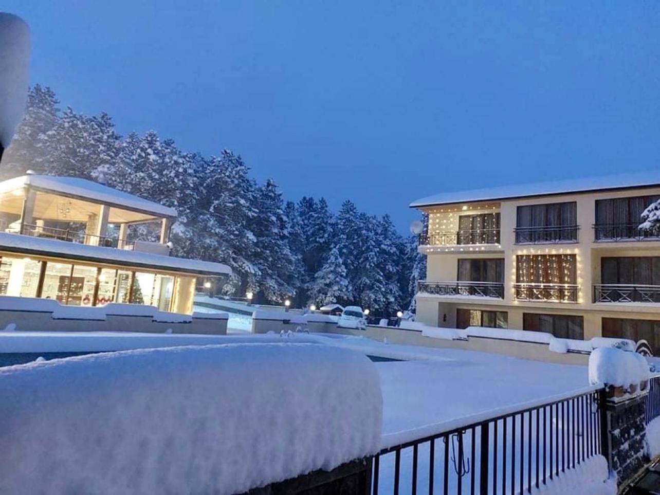Hotel Surami Eksteriør bilde