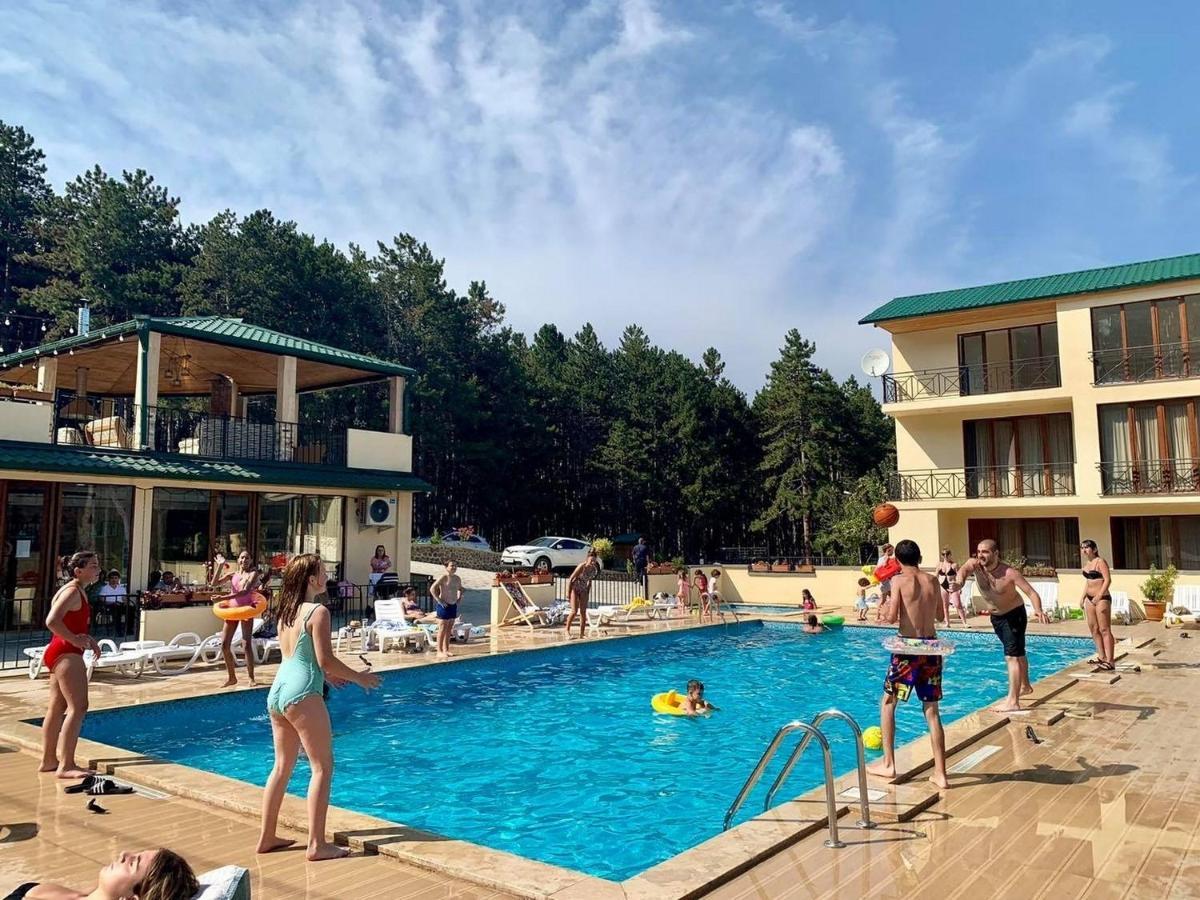 Hotel Surami Eksteriør bilde