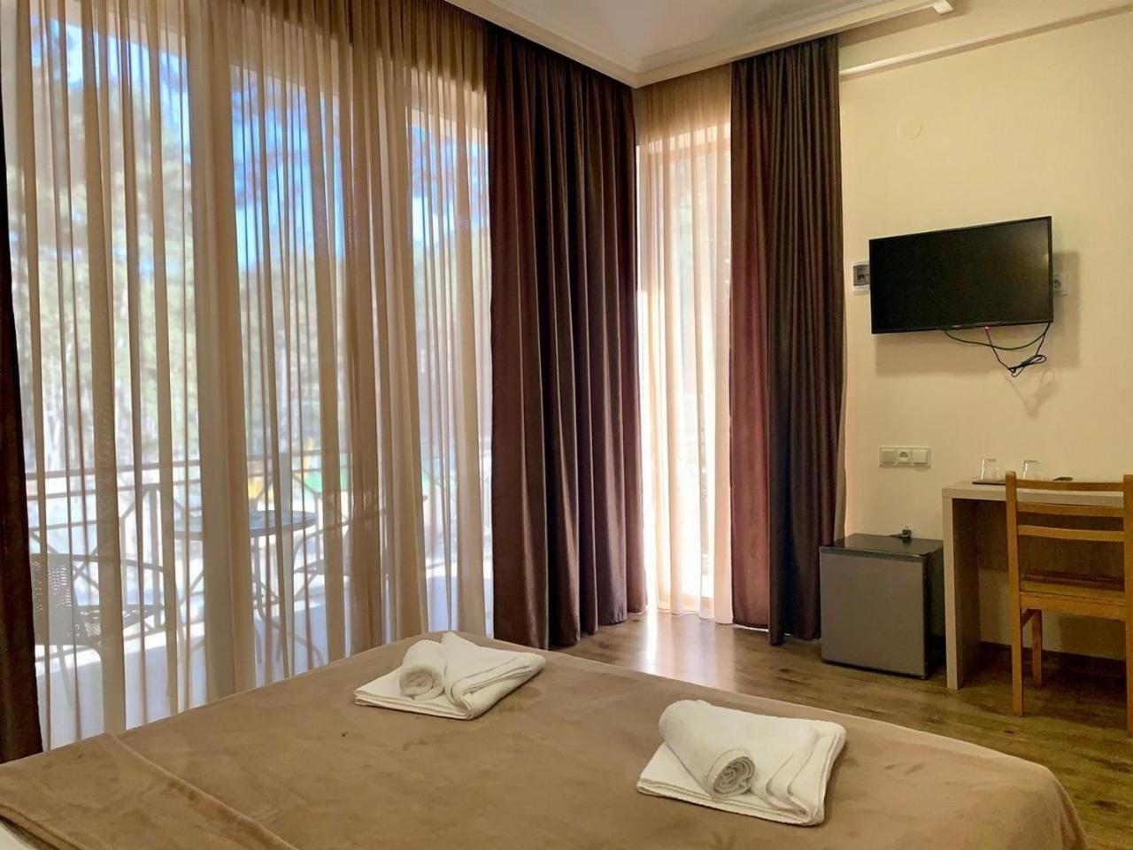 Hotel Surami Eksteriør bilde