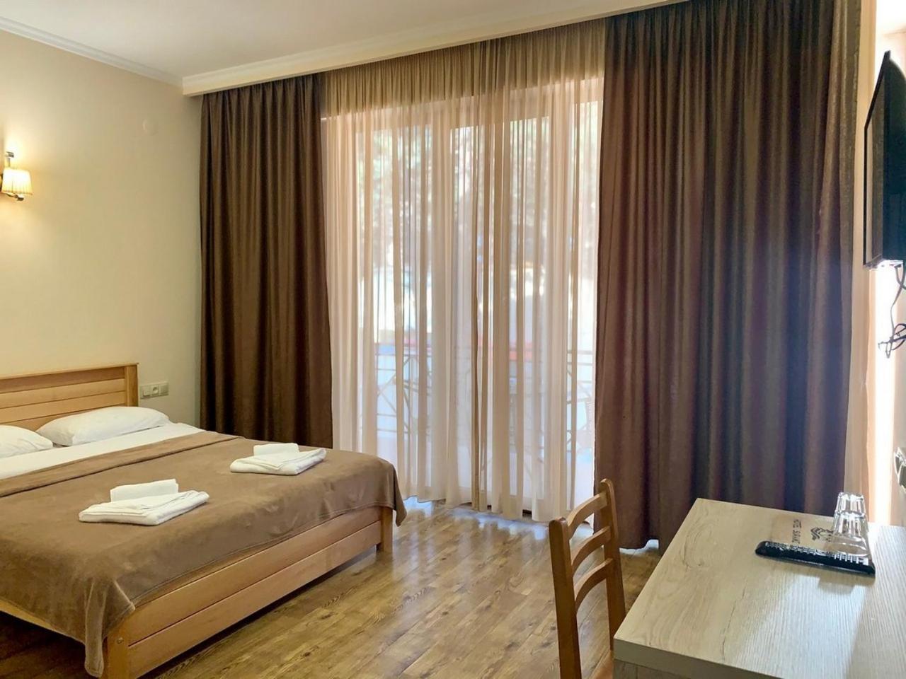 Hotel Surami Eksteriør bilde