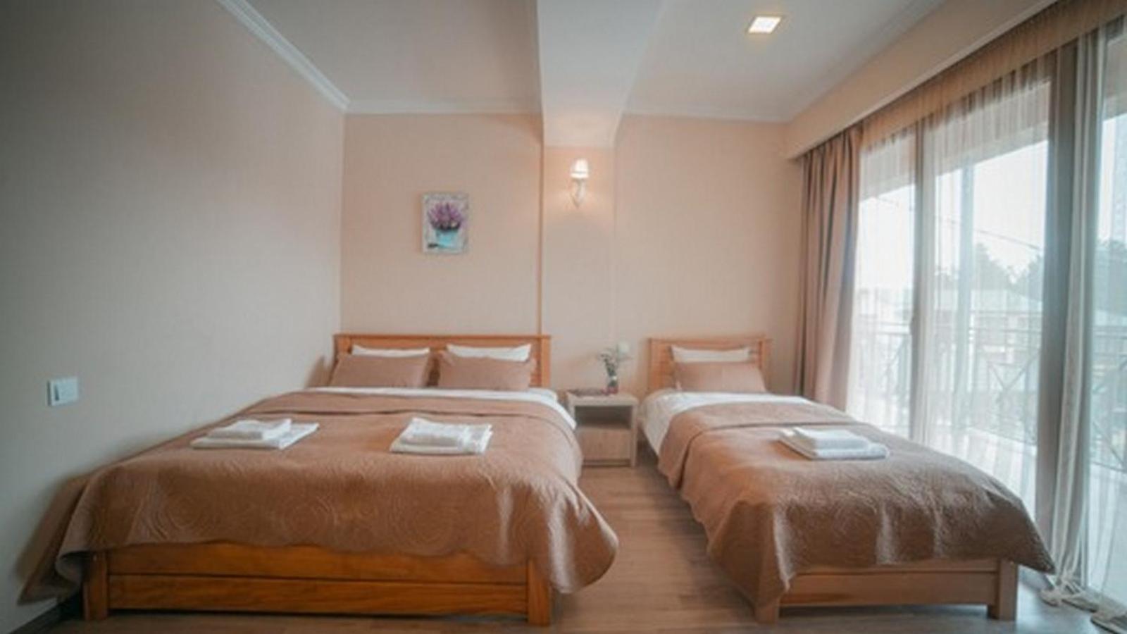 Hotel Surami Eksteriør bilde