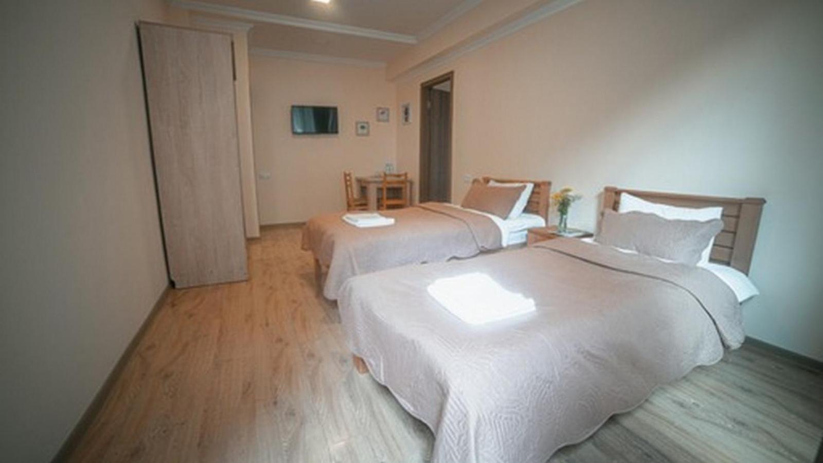Hotel Surami Eksteriør bilde